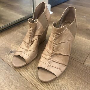 BCBGeneration rose gold leather 6.5 wedges